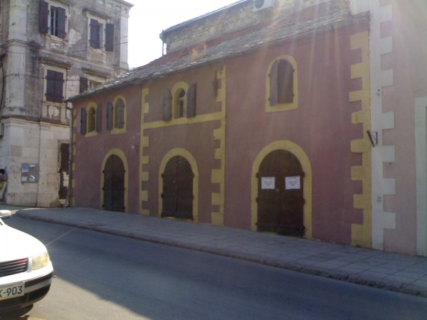 Старый Мостар:дом,улица,фонарь,Apoteka......